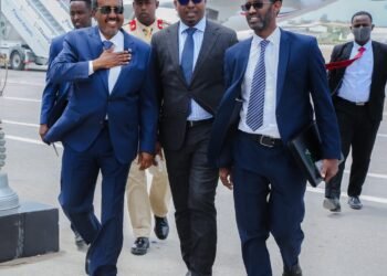 الرئيس الصومالي يعود إلى البلاد من كينيا