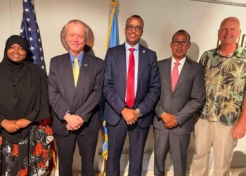 وزير النقل والطيران المدني يستقبل السفير الامريكي لدى الدولة