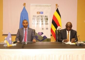 لقاء بين وزير الدفاع الصومالي ونظيره الأوغندي في كمبالا