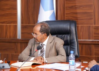 الرئيس الصومالي يلتقي برجال الأعمال في القصر الرئاسي