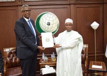 الممثل الخاص لرئيس الجمهورية حول الشؤون الإنسانية يسلم رسالة خطية إلى الأمين العام لمنظمة التعاون الإسلامي