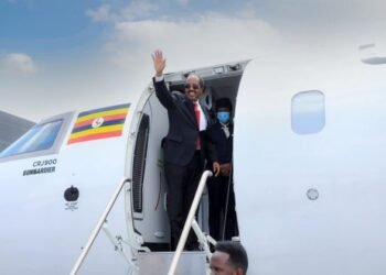 الرئيس الصومالي يغادر البلاد متوجها إلى كمبالا