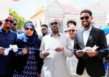 افتتاح مركز الأمومة والطفولة في مديرية شبس بمحافظة بنادر