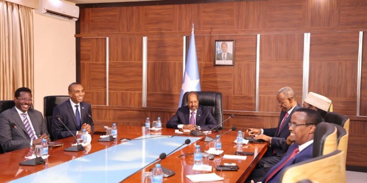 الرئاسة الصومالية تدعو حكام الولايات إلى عقد اجتماع طارئ في مقديشو