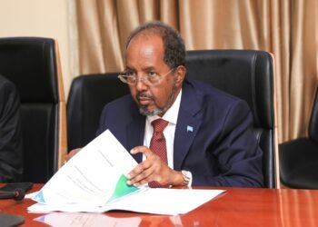 رئيس الجمهورية يحل مجلسي خدمة القضاء ومكافحة الفساد