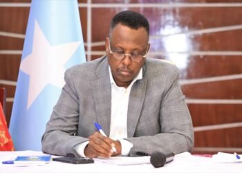 وزارة العدل الصومالية تحذر مكاتب “كُتَاب العدل” من تبادل البيانات مع حركة الشباب