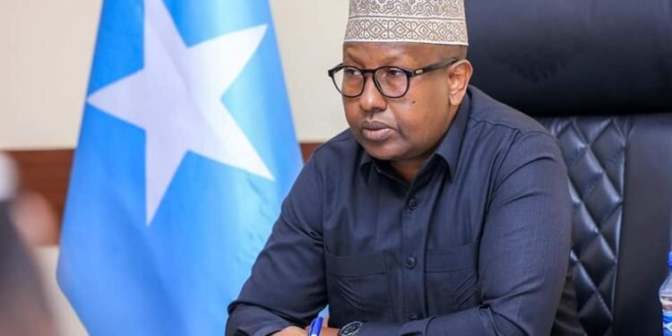 وزير الداخلية الصومالي يستقبل في مكتبه وكالة الإغاثة الفنلندية