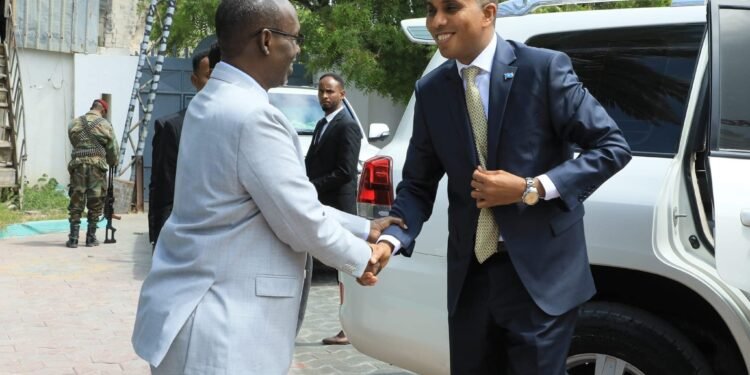 رئيس الوزراء الصومالي يجري اجتماعا مع إدارة محافظة بنادر في مقديشو