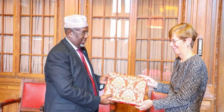 رئيس مجلس البرلمان الصومالي يلتقي برئيسة محكمة العدل الدولية في لاهاي