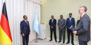 الرئيس الصومالي يتسلم أوراق الاعتماد من خمسة سفراء جدد في مقديشو