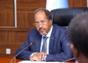 الرئيس الصومالي يرحب باتفاقية إنتاج البترول “الموقَّعة” مع شركة “كوستلاين إكسبلوريشن” الأميركية