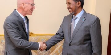 في لقاء خاص.. الرئيس الصومالي يودع الدبلوماسي الأممي جيمس سوان