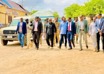 برفقة وزراء آخرين.. وزير الداخلية الصومالي يصل إلى مدينة “بولوبوردي” في ولاية هيرشبيلي