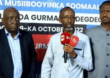 تضامنا مع ضحايا تفجيرات مقديشو…وزير التعليم الصومالي يأمر بإغلاق المدارس والجامعات لثلاثة أيام