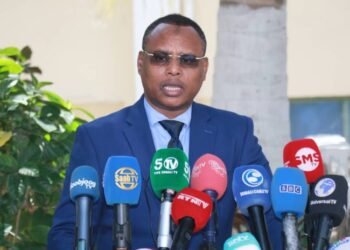 وزارة التجارة الصومالية تُجرِّم تعامل رجال الأعمال مع حركة الشباب