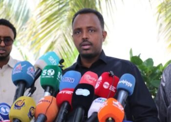 الحكومة الصومالية تغلق 40 صفحة تابعة لحركة الشباب