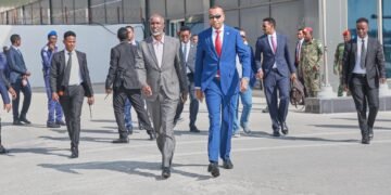 تلبية لدعوة رسمية.. رئيس الوزراء الصومالي يغادر البلاد متوجها إلى جيبوتي