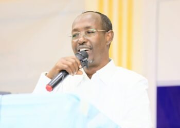 عمدة العاصمة الصومالية يُعرب عن قلقه إزاء تسلل عناصر من حركة الشباب وأسرهم في مقديشو