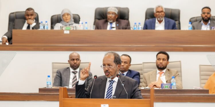 الرئيس الصومالي يفتتح أعمال الدورة الثانية للبرلمان الفيدرالي