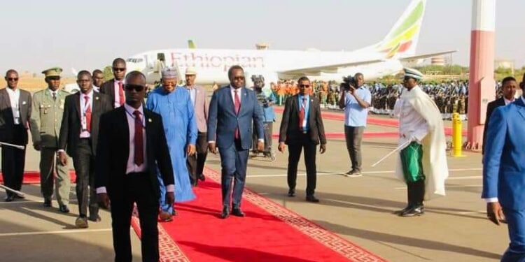 نائب رئيس الوزراء الصومالي يصل إلى نيحيريا للمشاركة في قمة استثنائية للاتحاد الإفريقي