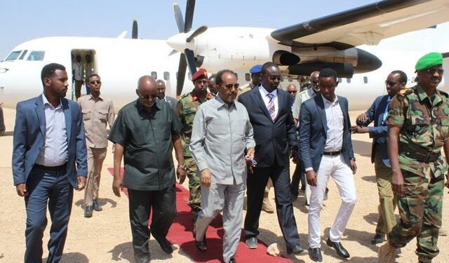 الرئيس الصومالي يتفقد بعض جبهات القتال في بعض ولايات الصومال