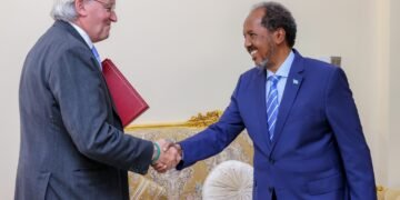 رئيس جمهورية الصومال يجري مباحثات مع وزير التنمية والشؤون الإفريقية البريطاني&nbsp;&nbsp;
