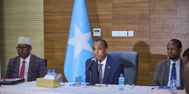 رئيس الوزراء الصومالي يفتتح مؤتمرا حول إيجاد حل لمشكلة النزوح