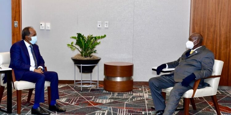 الرئيس الصومالي يلتقي نظيريه الكيني والأوغندي في واشنطن