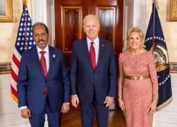 الرئيس الصومالي يلتقي نظيره الأميركي في واشنطن