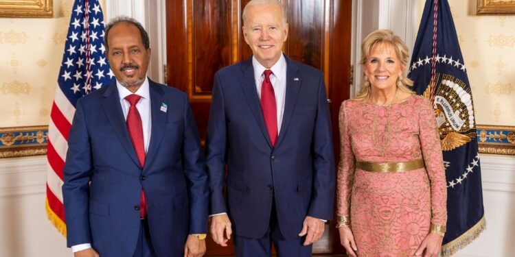 الرئيس الصومالي يلتقي نظيره الأميركي في واشنطن