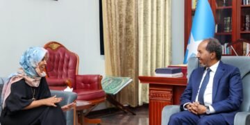 الرئيس حسن محمود يستقبل النائبة الأمريكية إلهان عمر في مقديشو