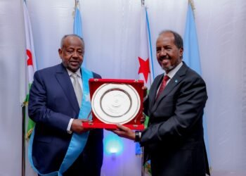 مأدبة عشاء رسمية على شرف الرئيس الجيبوتي إسماعيل عمر غيلة في مقديشو