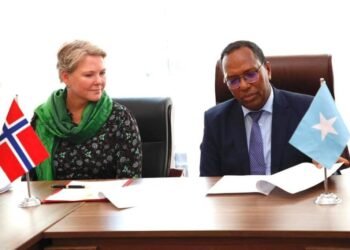 وزير المالية الصومالي يلتقي وزيرة التنمية الدولية النرويجية في مقديشو