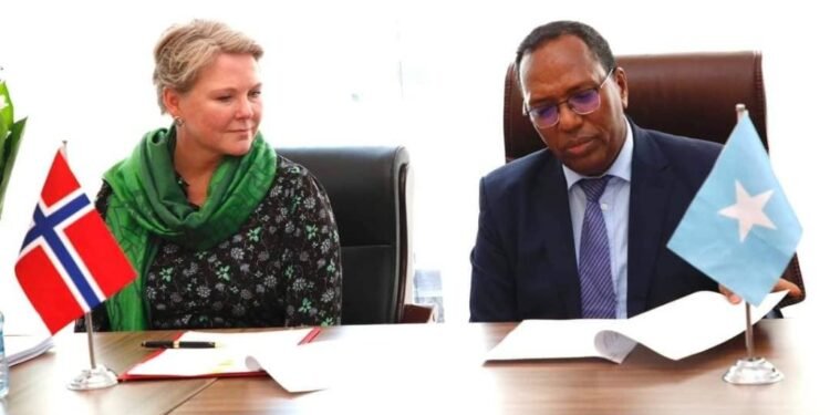 وزير المالية الصومالي يلتقي وزيرة التنمية الدولية النرويجية في مقديشو