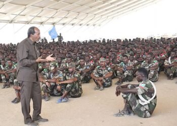 طلائع جنود تدرَّبوا في إريتريا تصل مطار مقديشو