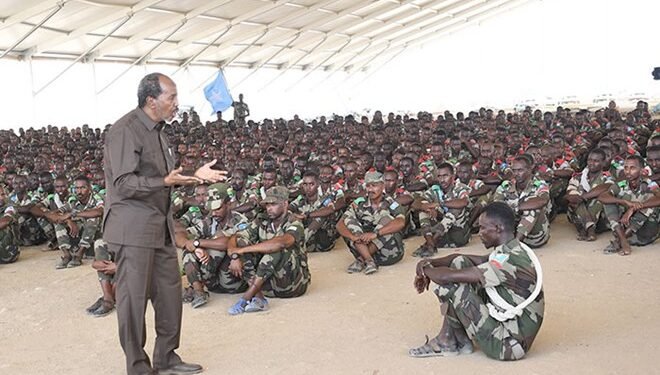 طلائع جنود تدرَّبوا في إريتريا تصل مطار مقديشو