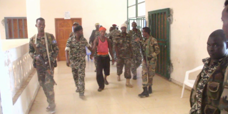 الشرطة الصومالية تُلقي القبض على مشتبه بجريمة قتل وقعت في أحد أحياء مقديشو