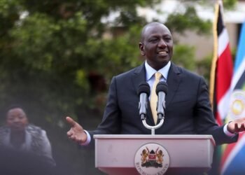 الرئاسة الكينية تعلن توقيف أربعة من أعضاء لجنة الانتخابات عن العمل