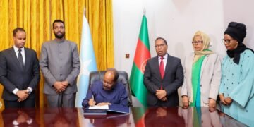 الرئيس الصومالي يُوقِّع على ميزانية الحكومة السنوية لعام 2023
