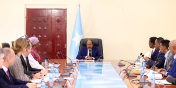 الرئيس الصومالي يجتمع مع سفراء الأجانب وممثلي المجتمع الدولي في مقديشو