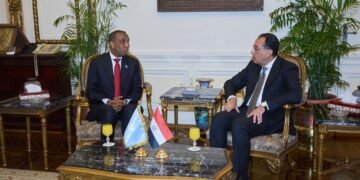 رئيس الوزراء الصومالي يجتمع مع نظيره المصري في القاهرة