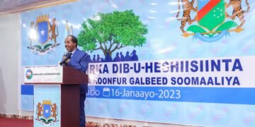 الرئيس الصومالي يلقي خطابا في افتتاح مؤتمر للمصالحة في ولاية جنوب غرب الصومال