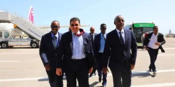 وزير الخارجية اليمني يصل إلى مقديشو