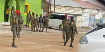 ميليشيات محلية تشن هجوما على قاعدة عسكرية في مدينة لاسعانود