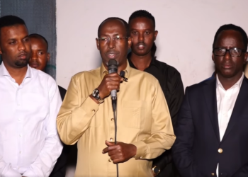 رئيس بلدية مقديشو يصدر قرارات حاسمة بشأن الاشتباكات الأخيرة.. ويزور تقاطع سيناء في مقديشو