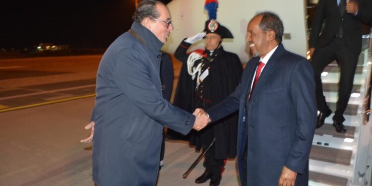 الرئيس الصومالي يصل في زيارة رسمية إلى العاصمة الإيطالية روما