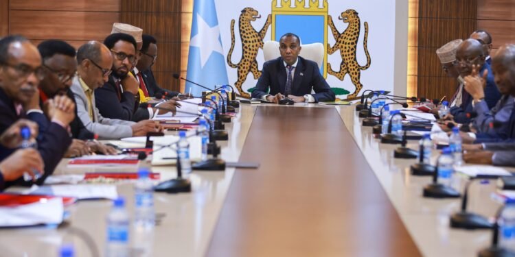 رئيس الوزراء الصومالي يترأس اجتماع مجلس الوزراء الأسبوعي في مقديشو