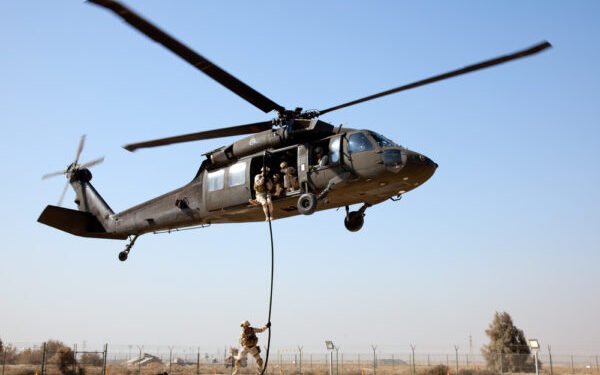 مصرع أربعة جنود من القوات الصومالية جراء تحطم طائرة مروحية كانت في مهمة تدريبية