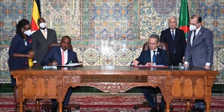 توقيع اتفاقيات ومذكرات تفاهم بين الجزائر وأوغندا