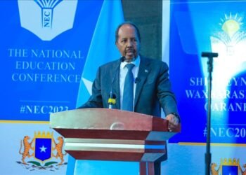 في افتتاح مؤتمر تعليمي…الرئيس الصومالي يعلن عن خطط حكومته لتوطيف معلمين جدد ( 10 آلاف)